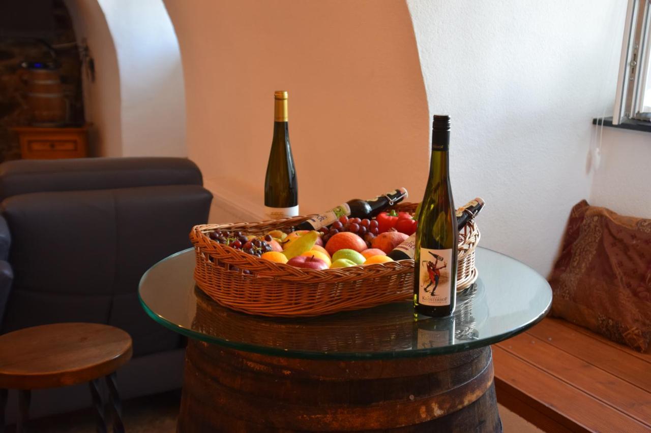 The Wine Cellar In The Old Gemeinde House Apartment