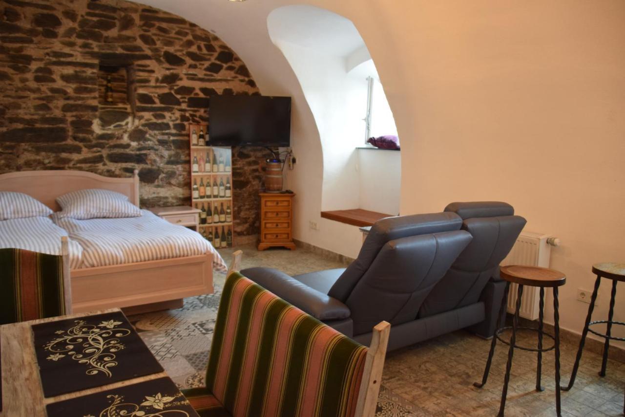 Apartment The Wine Cellar In The Old Gemeinde House *