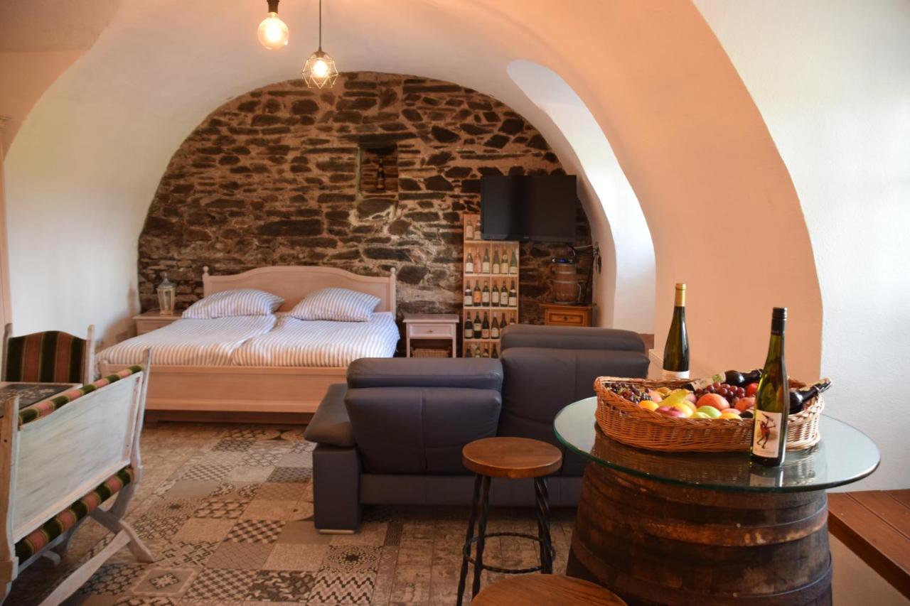 The Wine Cellar In The Old Gemeinde House *